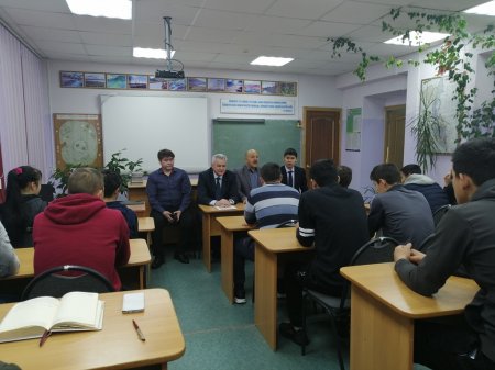 Встреча студентов с главой администрации Корякского округа В.И. Падериным.