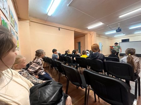 Наши студентки группы 19-"П" проходят практику в Паланской школе