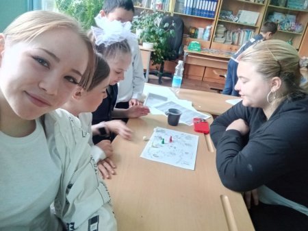 Наши студентки группы 19-"П" проходят практику в Паланской школе